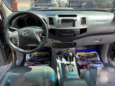 Toyota Hilux miniatura 15