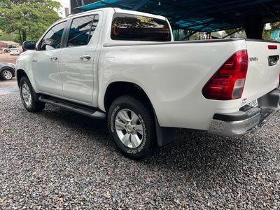 Toyota Hilux miniatura 19