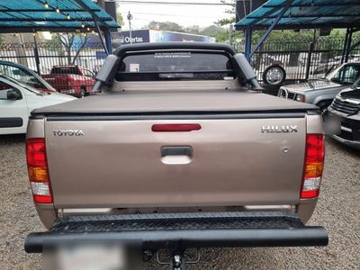 Toyota Hilux miniatura 3