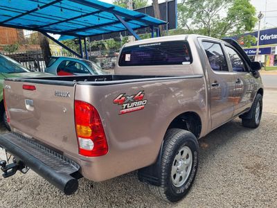 Toyota Hilux miniatura 6