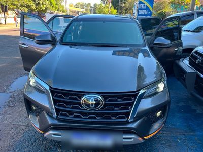 Toyota Fortuner miniatura 14