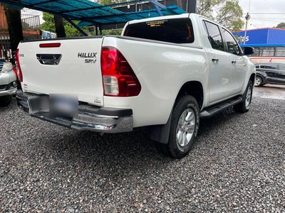 Toyota Hilux miniatura 13