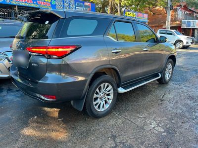 Toyota Fortuner miniatura 7