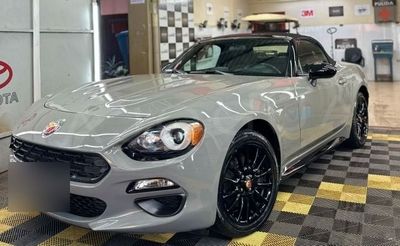 Fiat 124 Spyder thumbnail 1