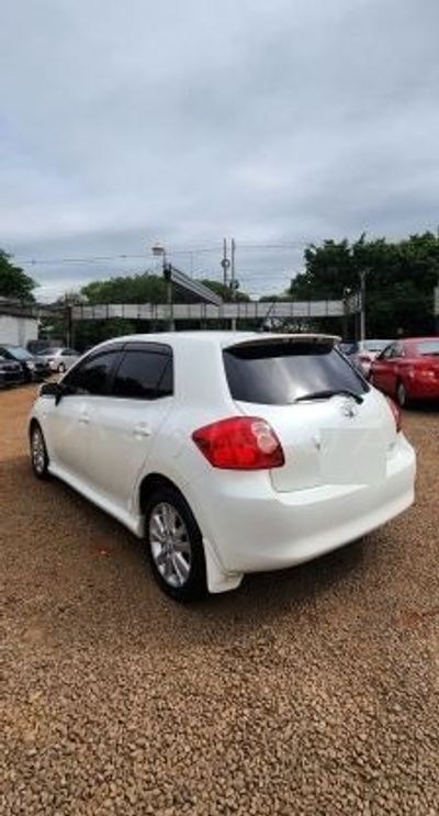 Toyota Auris miniatura 4