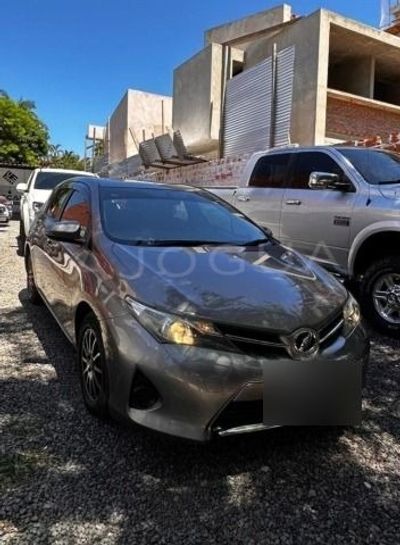 Toyota Auris miniatura 3