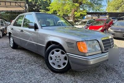 Mercedes-Benz 300D thumbnail 1