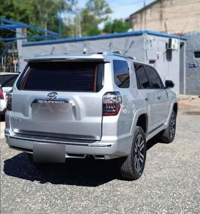 Toyota 4Runner miniatura 2