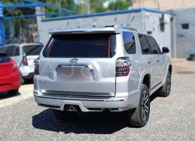 Toyota 4Runner miniatura 3