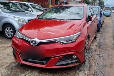 Toyota Auris miniatura 3
