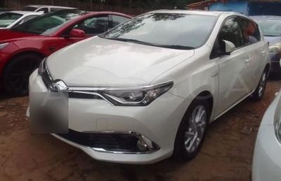 Toyota Auris miniatura 4