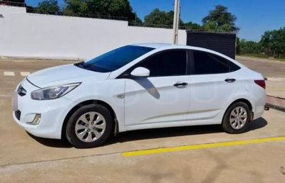 Hyundai Accent miniatura 2