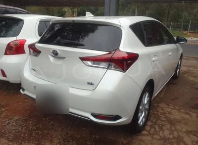 Toyota Auris miniatura 3