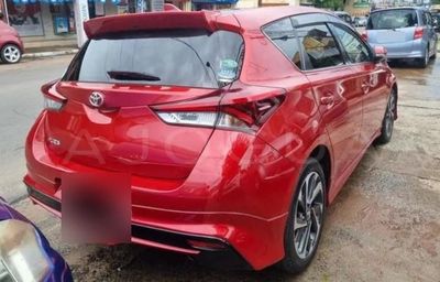 Toyota Auris miniatura 2