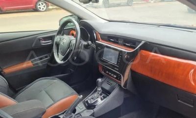 Toyota Auris miniatura 4