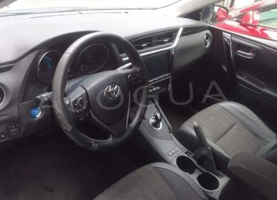 Toyota Auris miniatura 5