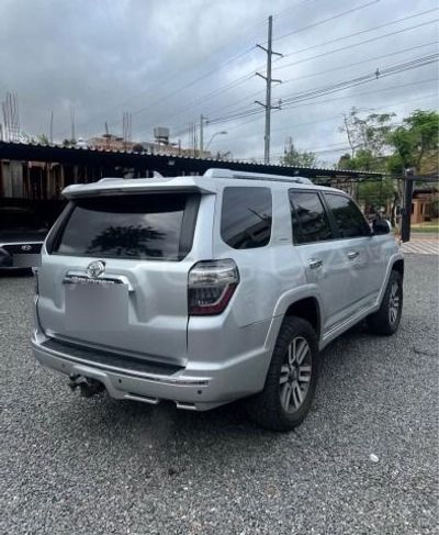 Toyota 4Runner miniatura 2