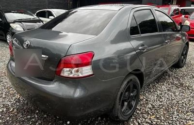Toyota Belta miniatura 3