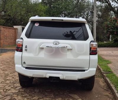 Toyota 4Runner miniatura 3