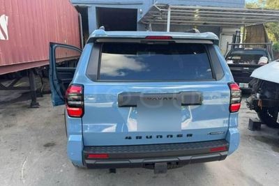Toyota 4Runner miniatura 3