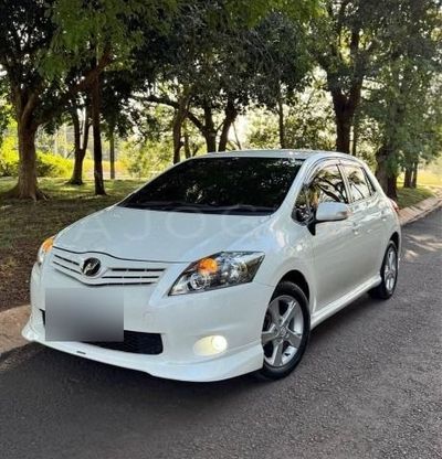 Toyota Auris thumbnail 1