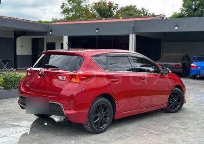 Toyota Auris miniatura 2