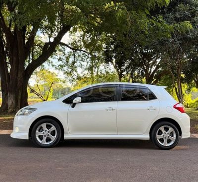 Toyota Auris miniatura 3