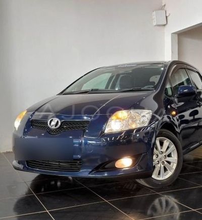 Toyota Auris miniatura 3
