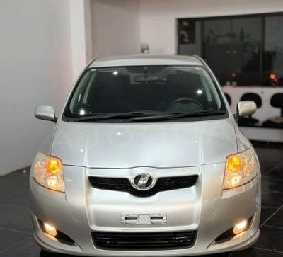 Toyota Auris miniatura 3