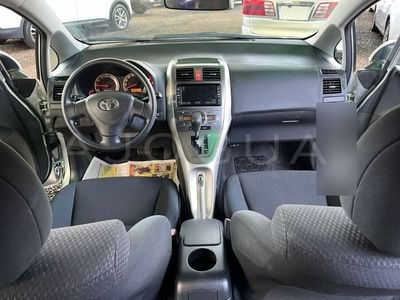 Toyota Auris miniatura 5