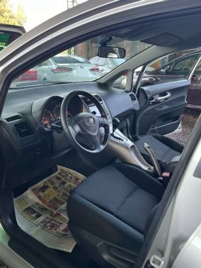 Toyota Auris miniatura 6