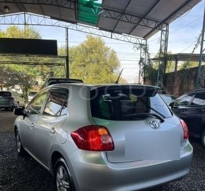 Toyota Auris miniatura 3