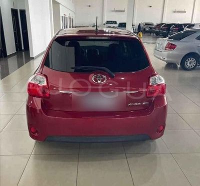 Toyota Auris miniatura 2