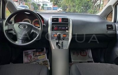 Toyota Auris miniatura 3