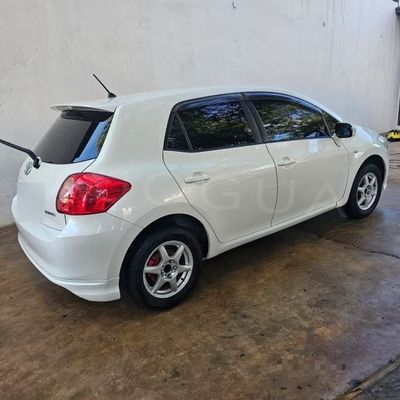 Toyota Auris miniatura 2