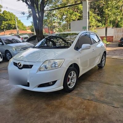 Toyota Auris thumbnail 1