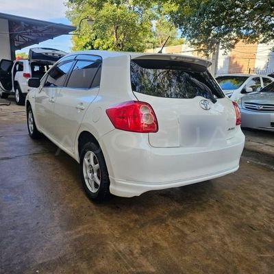 Toyota Auris miniatura 4