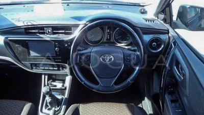 Toyota Auris miniatura 4