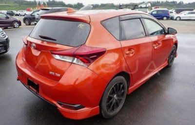 Toyota Auris miniatura 3