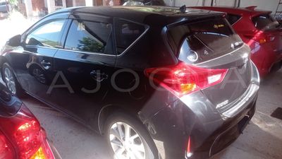 Toyota Auris miniatura 8