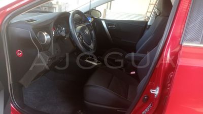 Toyota Auris miniatura 9