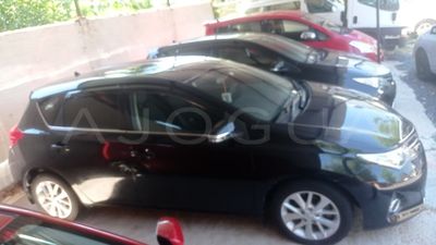 Toyota Auris miniatura 6
