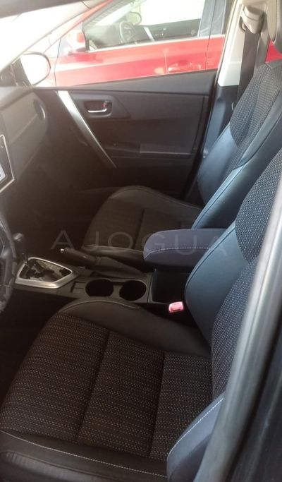 Toyota Auris miniatura 7
