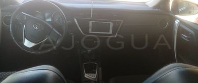 Toyota Auris miniatura 3