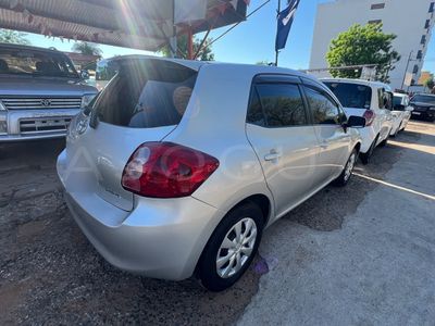Toyota Auris miniatura 4