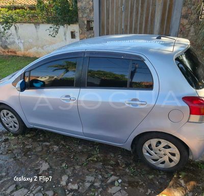 Toyota Vitz miniatura 11