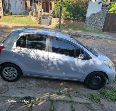 Toyota Vitz miniatura 10