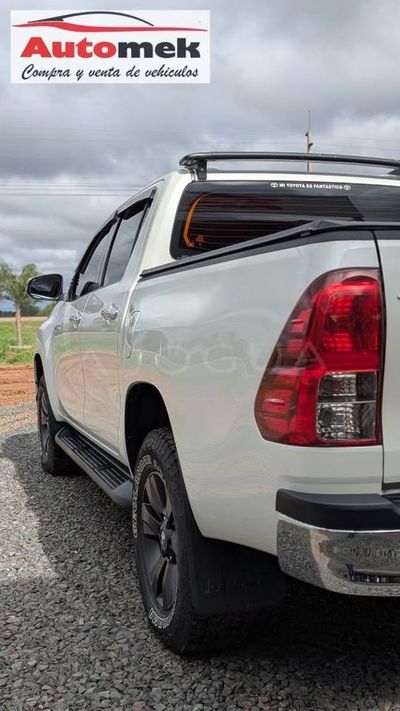 Toyota Hilux miniatura 4