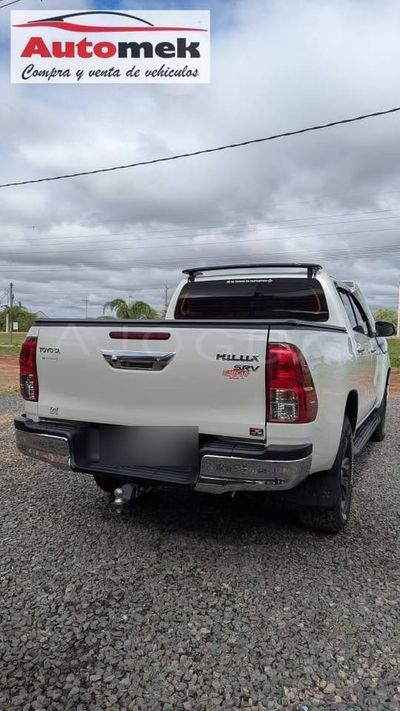 Toyota Hilux miniatura 5