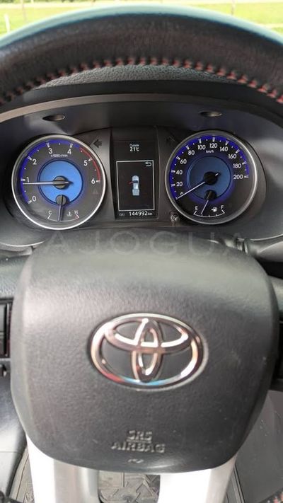 Toyota Hilux miniatura 2